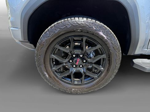 Used 2026 GMC Canyon AT4 AWD/4WD image 9