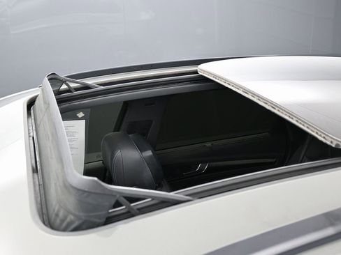 Used 2023 Audi SQ5 Prestige w/ Prestige Package image 11