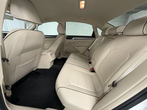 Used 2018 Volkswagen Passat 2.0T R-Line FWD image 16
