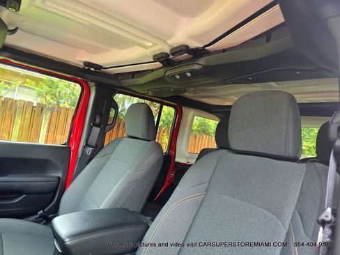 Used 2024 Jeep Wrangler Unlimited w/ Convenience Group AWD/4WD image 28