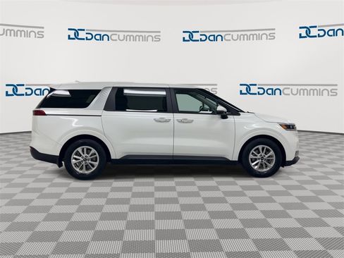 Used 2023 Kia Carnival LX image 9