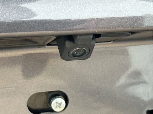 Used 2023 Toyota Highlander LE image 16