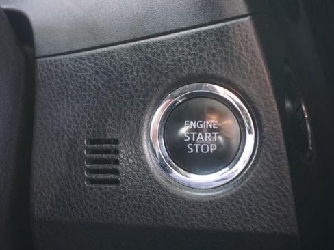 Used 2018 Toyota Corolla SE w/ SE Premium Package image 12