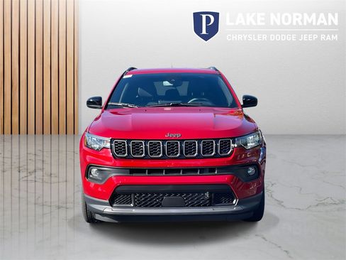 New 2026 Jeep Compass Latitude image 3