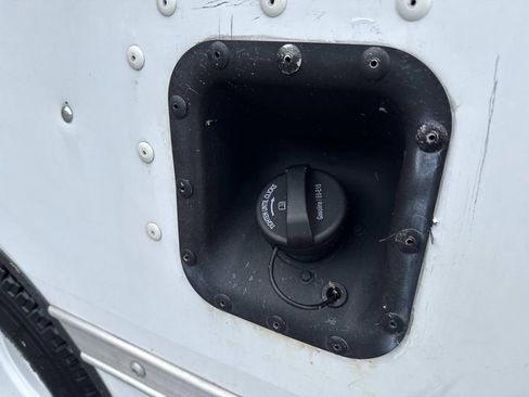 Used 2022 Ford E-350 and Econoline 350 Super Duty image 20