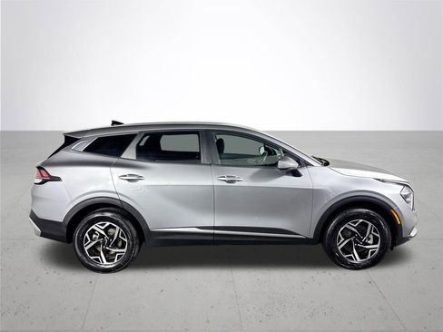 Used 2023 Kia Sportage LX image 5