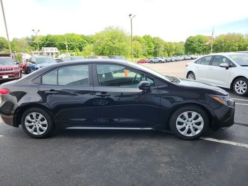 Used 2025 Toyota Corolla LE FWD image 4
