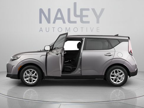 Used 2025 Kia Soul LX w/ LX Technology Package FWD image 2