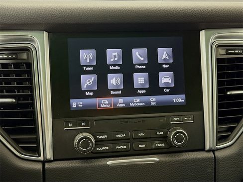 Used 2017 Porsche Macan image 18