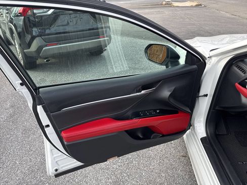 Used 2018 Toyota Camry XSE image 5