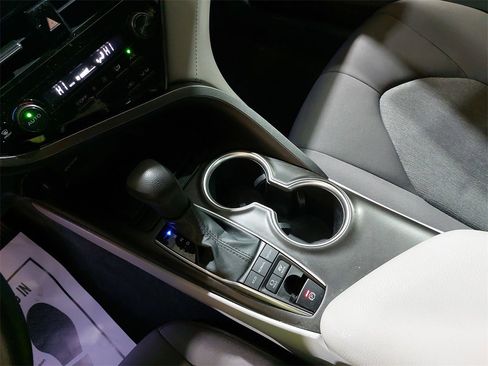 Used 2022 Toyota Camry LE image 23