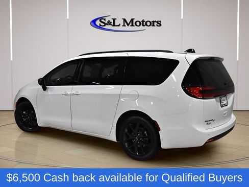 New 2026 Chrysler Pacifica Select w/ S Appearance Package FWD image 6