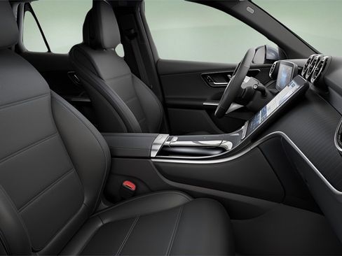 Used 2025 Mercedes-Benz GLC 300 4MATIC image 39