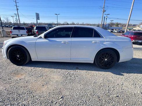 Used 2013 Chrysler 300 image 3