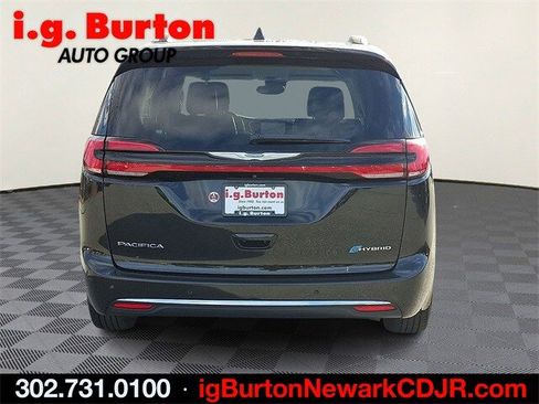 Used 2021 Chrysler Pacifica Touring-L image 5