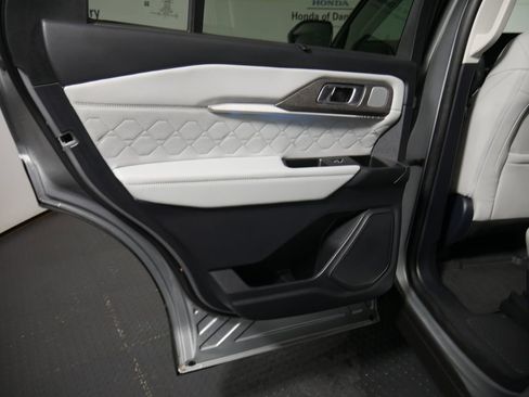 Used 2025 Ford Explorer Platinum w/ LUX Leather Package image 12