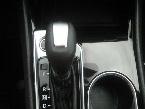 Used 2024 Nissan Altima 2.5 SV AWD/4WD image 19