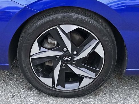 Used 2023 Hyundai Elantra Limited image 14