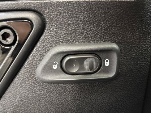 Used 2016 Jeep Wrangler Unlimited Sahara AWD/4WD image 22