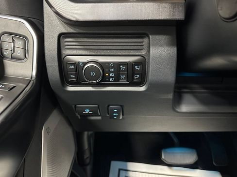 Used 2026 Ford F250 Platinum AWD/4WD image 17