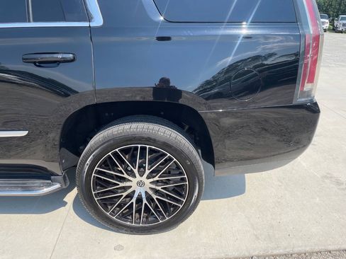 Used 2018 Cadillac Escalade Luxury RWD image 15