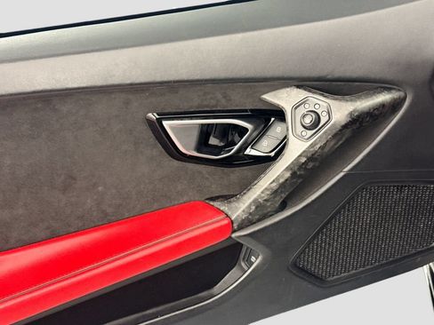 Used 2021 Lamborghini Huracan EVO RWD image 18