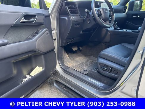 Used 2024 Lexus GX 550 image 11