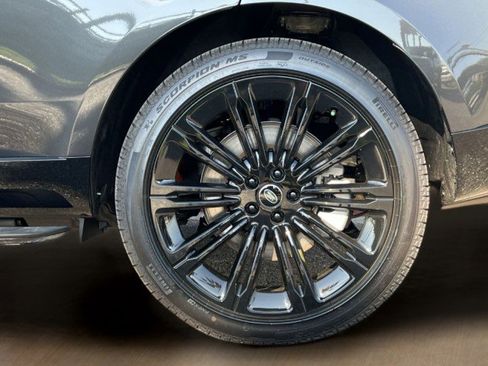 New 2025 Land Rover Range Rover Long Wheelbase SE image 13