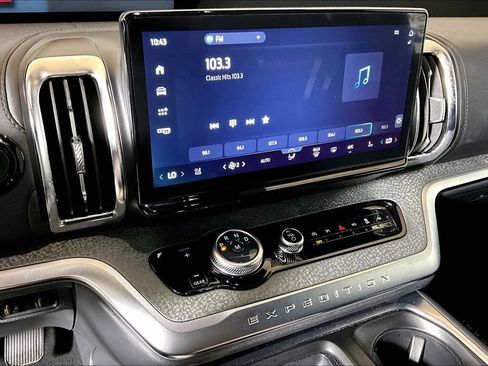 Used 2025 Ford Expedition Tremor AWD/4WD image 25