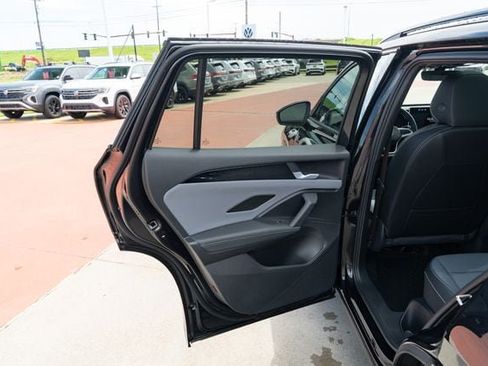 New 2026 Volkswagen Tiguan SE R-Line AWD/4WD image 14