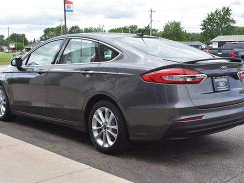Used 2019 Ford Fusion Energi Titanium FWD image 16