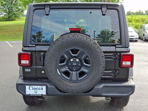 Used 2024 Jeep Wrangler Sport AWD/4WD image 8