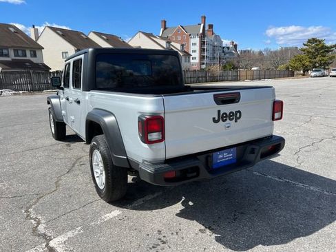 Used 2023 Jeep Gladiator Sport image 8