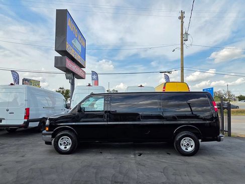 Used 2023 GMC Savana 3500 Extended w/ Driver Convenience Package image 4