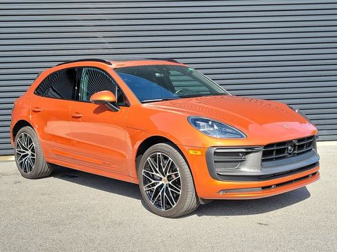 Certified 2024 Porsche Macan AWD/4WD image 9