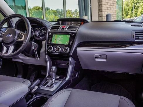 Used 2017 Subaru Forester 2.5i Limited AWD/4WD image 18