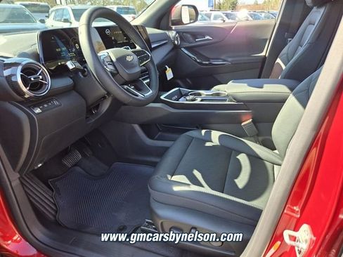 New 2026 Chevrolet Equinox LT w/ Convenience Package II AWD/4WD image 7