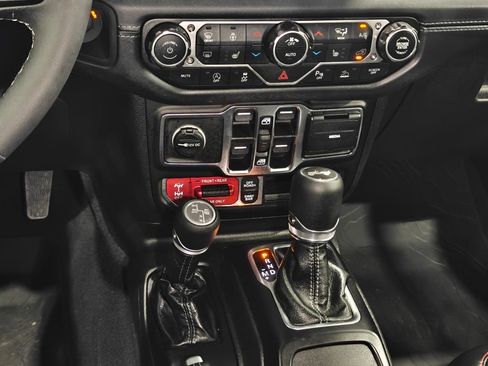Used 2026 Jeep Wrangler Unlimited Rubicon AWD/4WD image 9