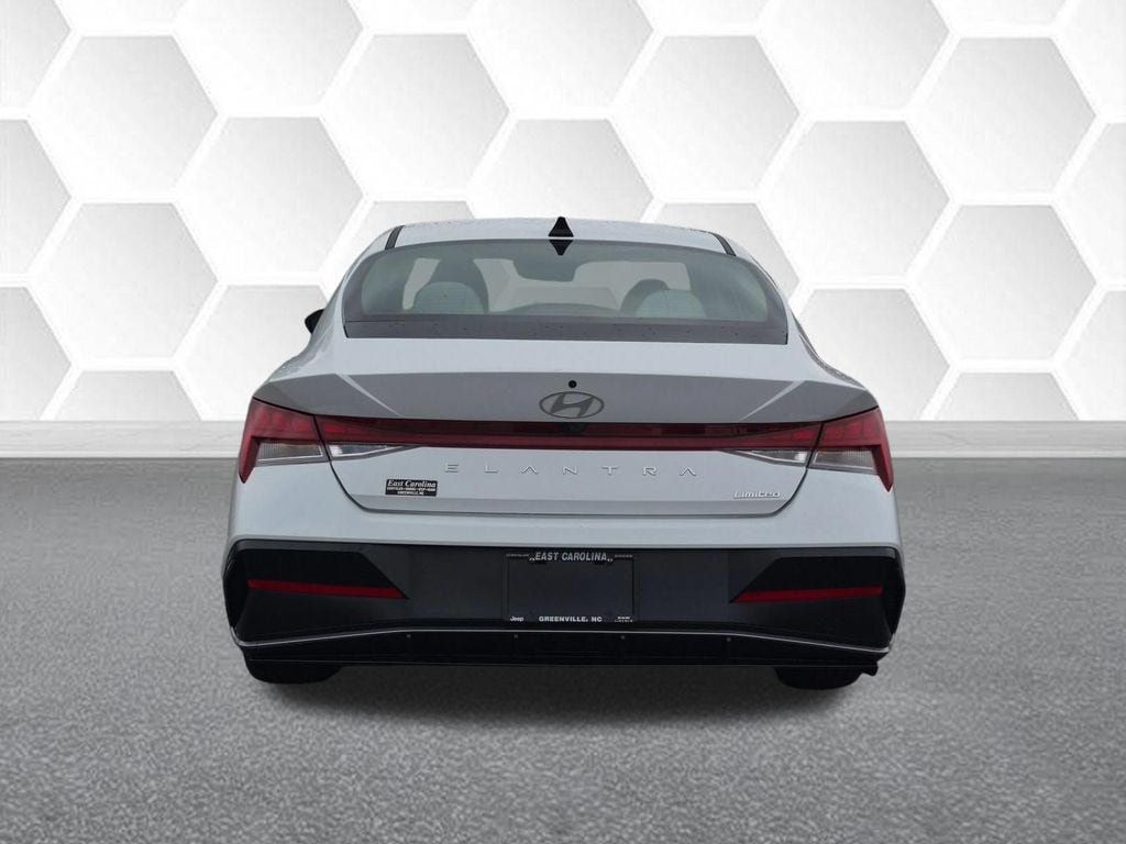 Used 2025 Hyundai Elantra Limited FWD image 4