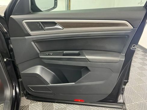 Used 2019 Volkswagen Atlas SEL R-Line AWD/4WD image 18