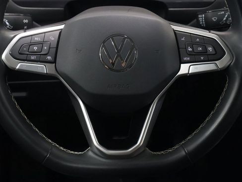 Used 2023 Volkswagen Tiguan SE image 17