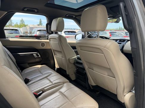 Used 2017 Land Rover Discovery SE AWD/4WD image 20