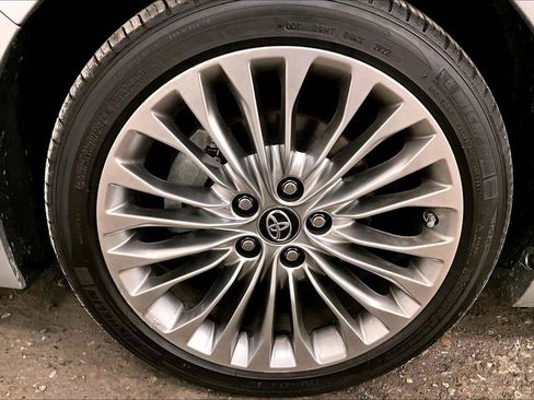 Used 2017 Toyota Avalon Limited w/ All Weather Liner Package image 8