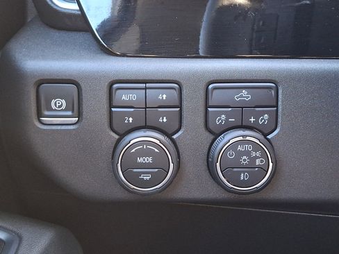 Certified 2025 Chevrolet Silverado 1500 LT Trail Boss w/ Convenience Package II image 23