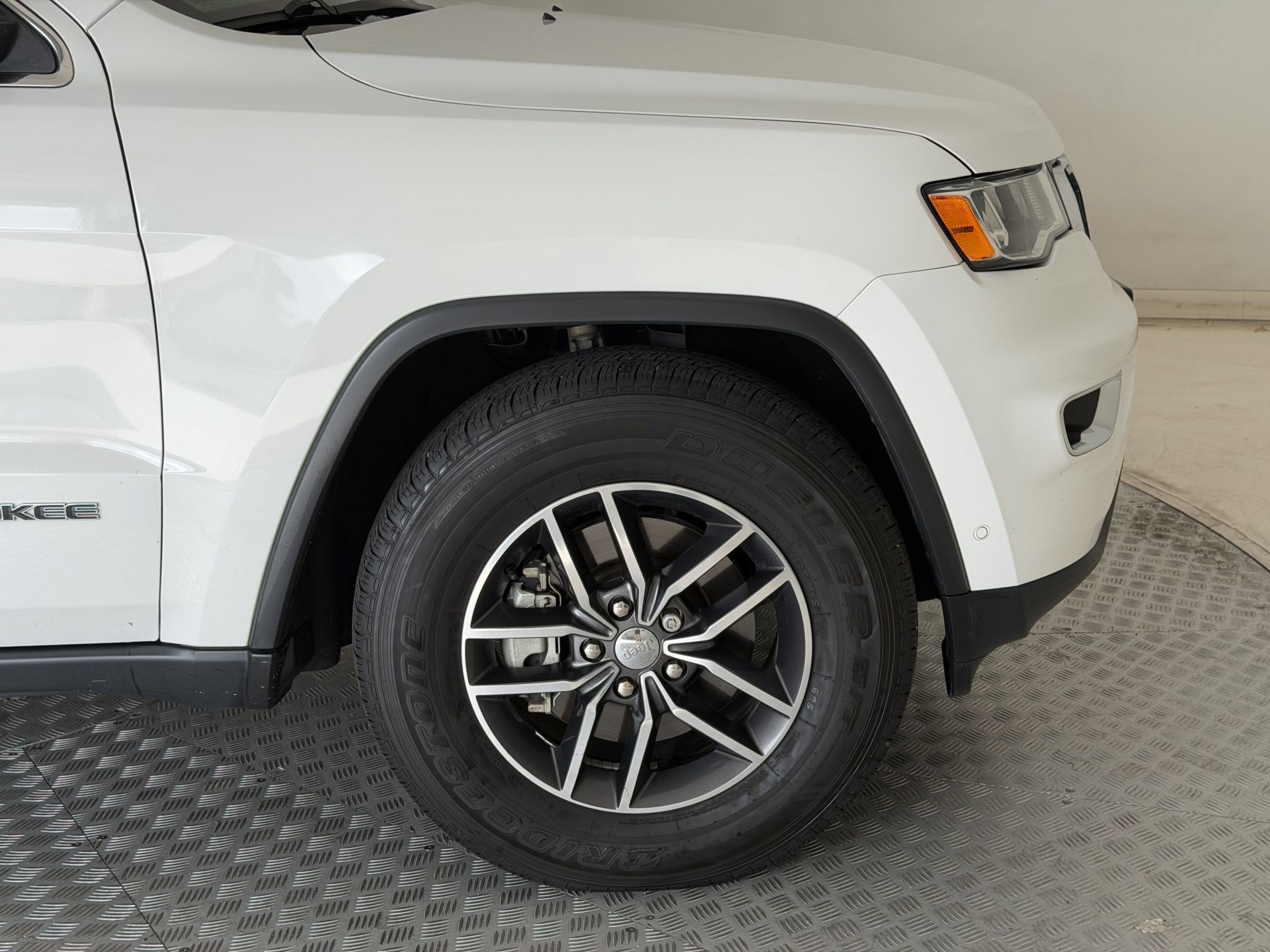 Used 2018 Jeep Grand Cherokee Limited AWD/4WD image 13