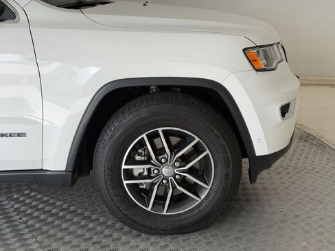 Used 2018 Jeep Grand Cherokee Limited AWD/4WD image 13
