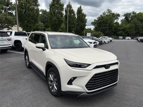Used 2024 Toyota Grand Highlander AWD image 7