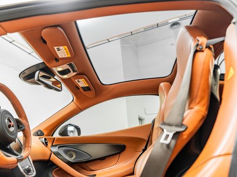 Used 2017 McLaren 570S image 18