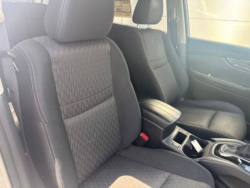 Used 2017 Nissan Rogue SV FWD image 33