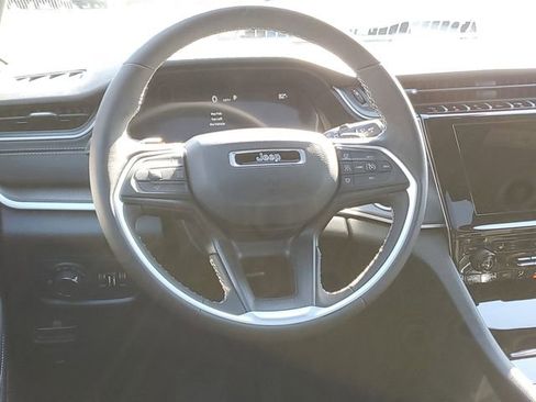 New 2025 Jeep Grand Cherokee L Altitude image 8